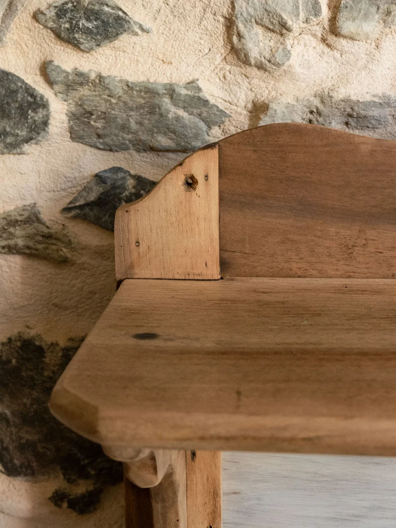 Gaëlle, la grande étagère murale en noyer à poser ou fixer N°880
