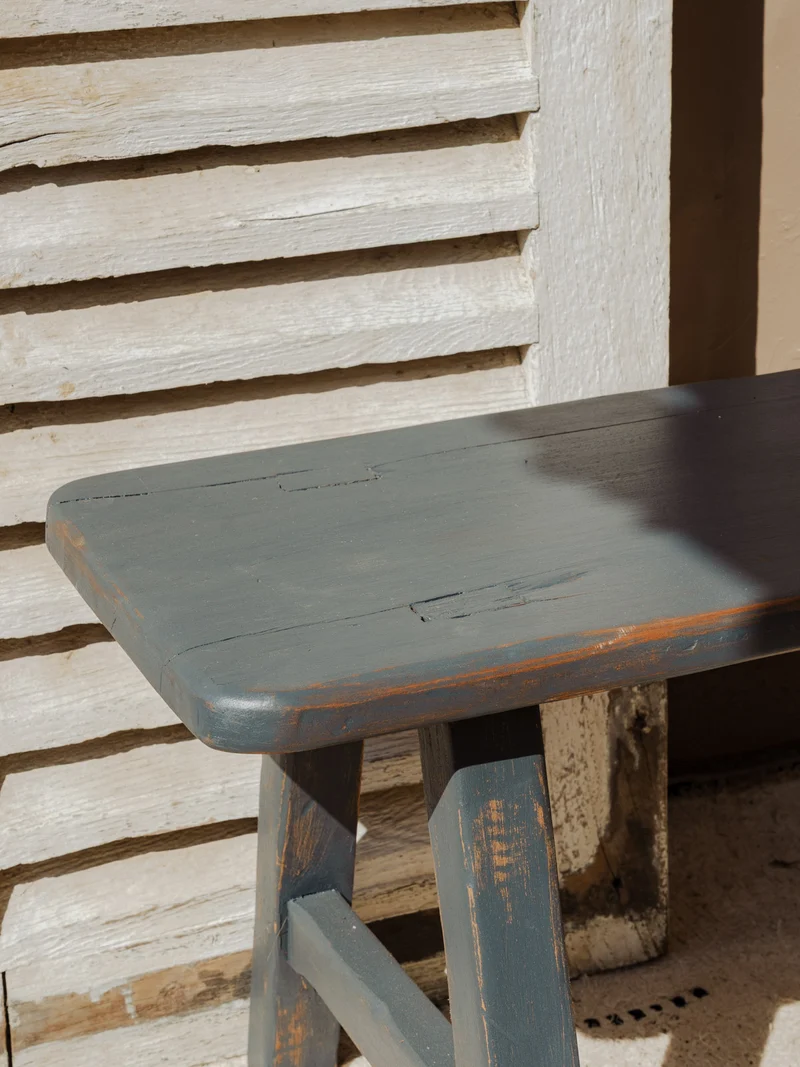 Antoine, le banc en bois gris N°413