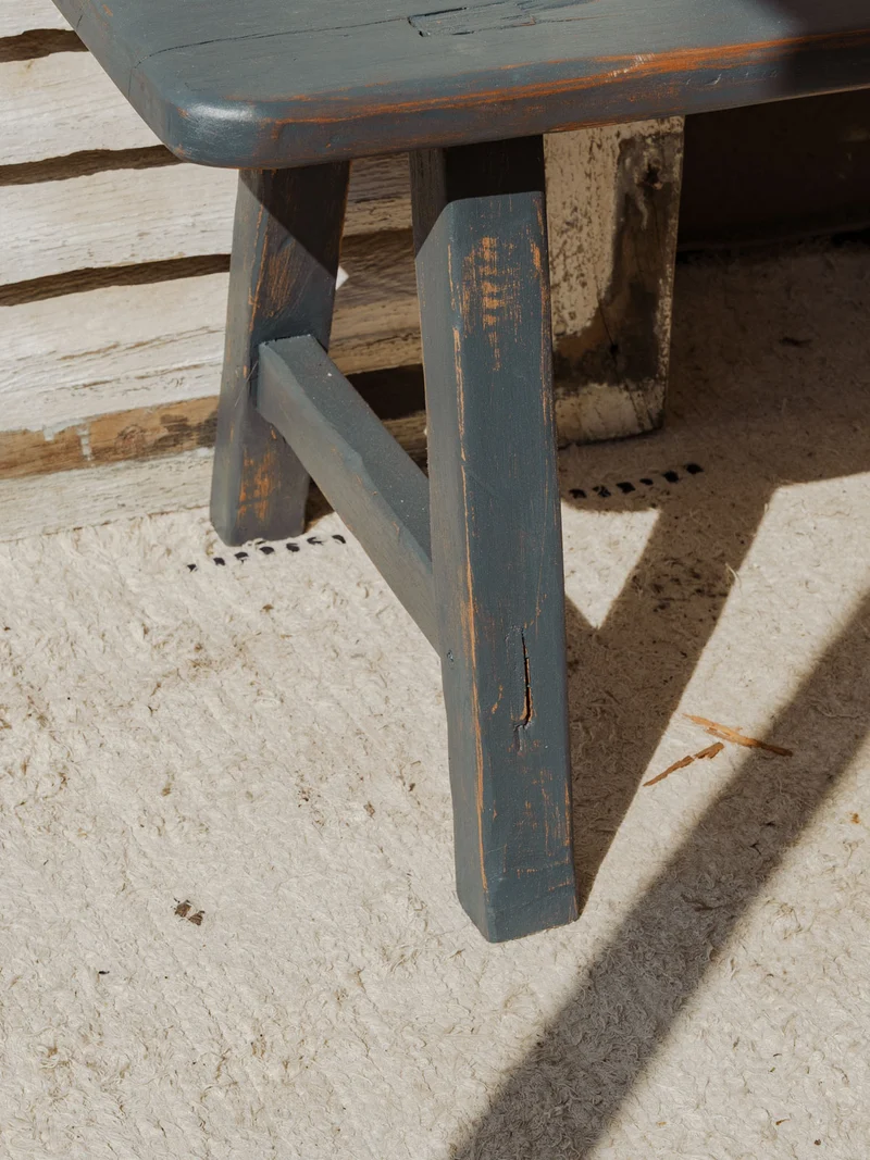 Antoine, le banc en bois gris N°413