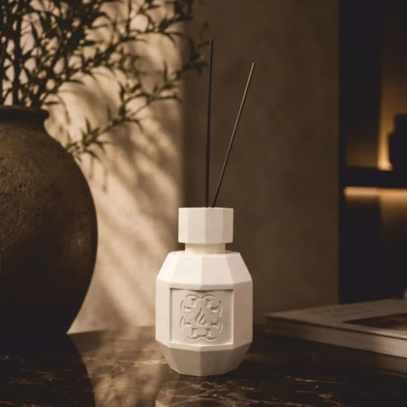 Casa Padrino Luxus Duftdiffusor Weiß - Handgefertigter Duftspender in Marmoroptik - Luxus Deko Accessoires