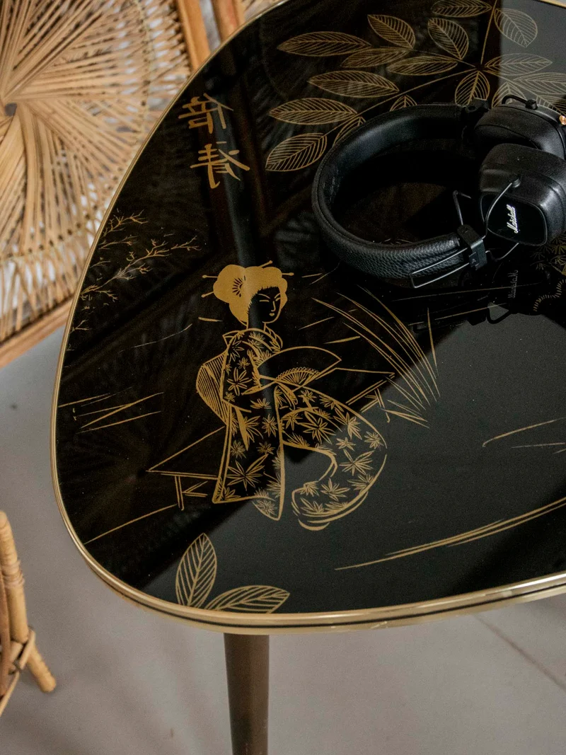 Hanna, la table d'appoint asiatique N°1345