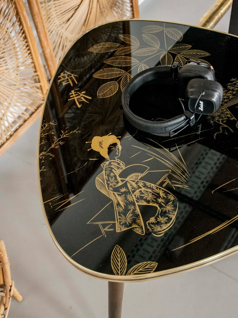 Hanna, la table d'appoint asiatique N°1345