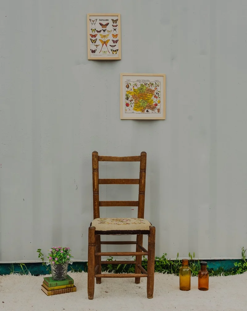 Claude, la chaise en bois et tissu brodé N°1296