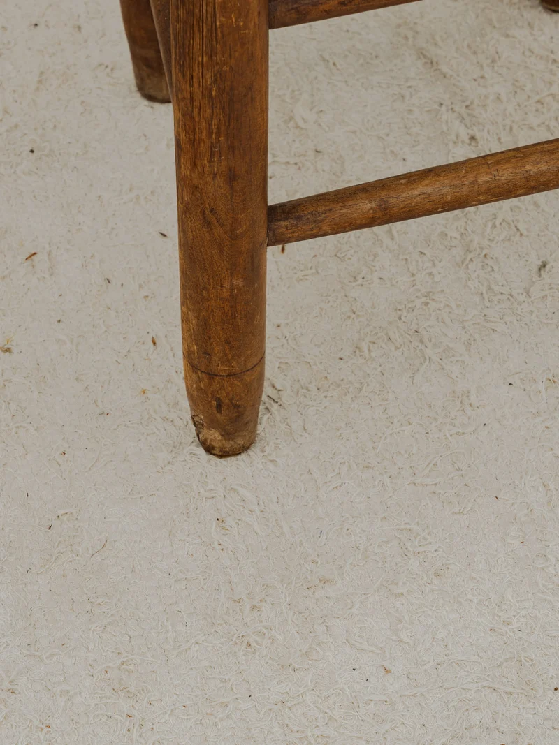 Claude, la chaise en bois et tissu brodé N°1296