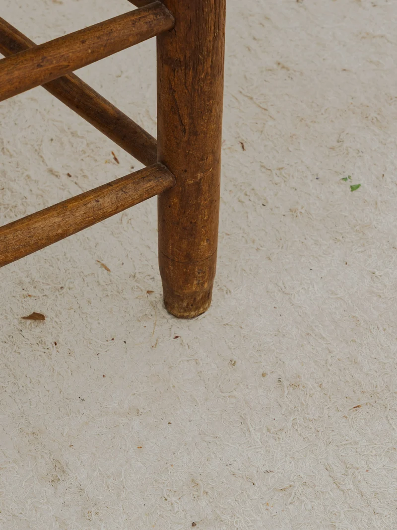 Claude, la chaise en bois et tissu brodé N°1296