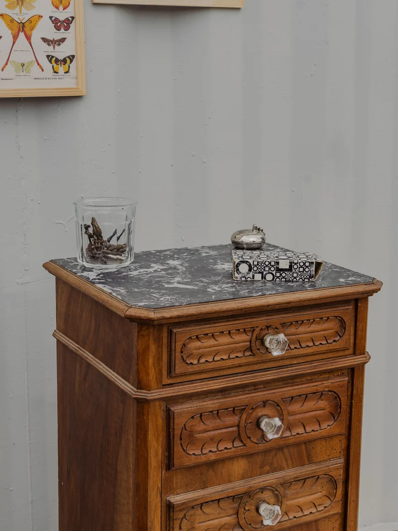 Gilbert, le petit buffet en bois et marbre N°1585