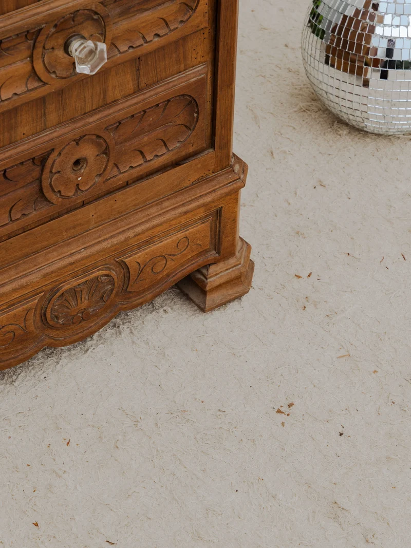 Gilbert, le petit buffet en bois et marbre N°1585