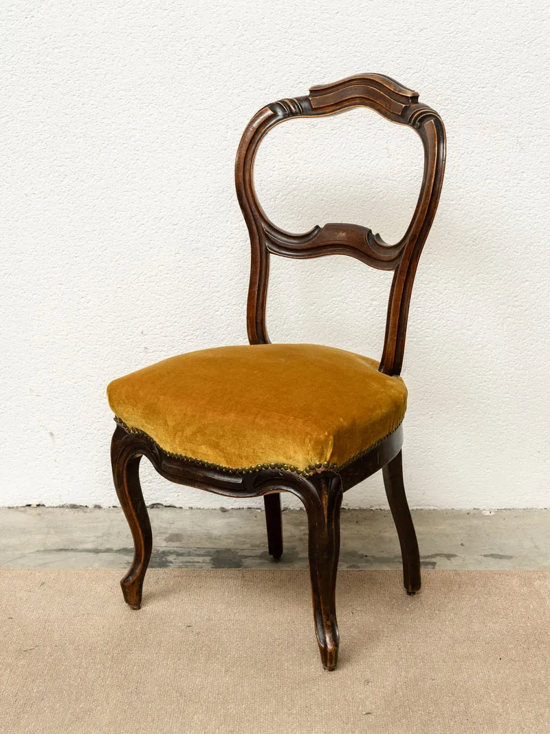 Claude, la chaise en bois et velours N°1306