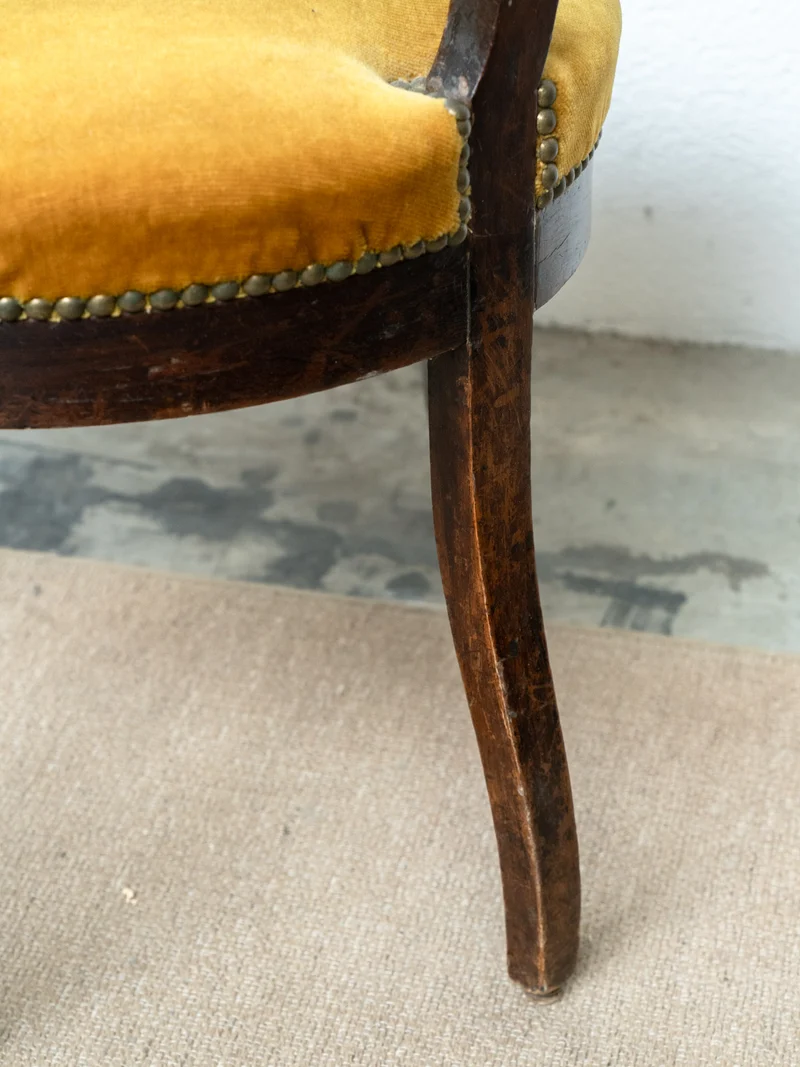 Claude, la chaise en bois et velours N°1306