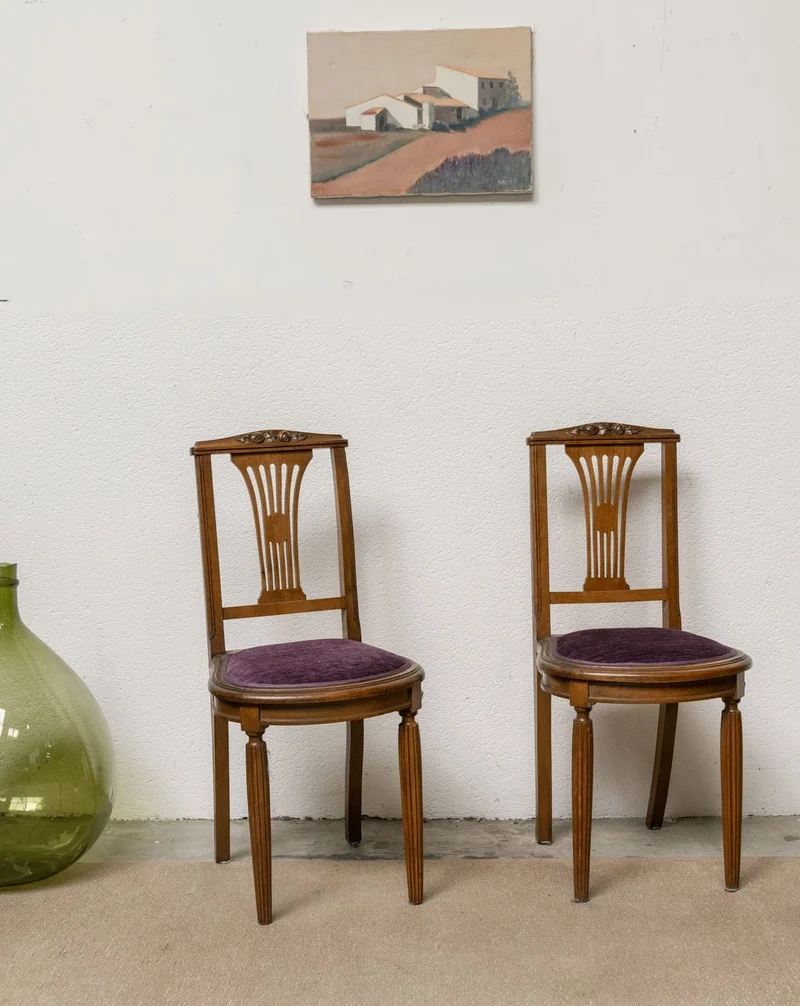 Claude, la paire de chaises en bois et velours N°1304