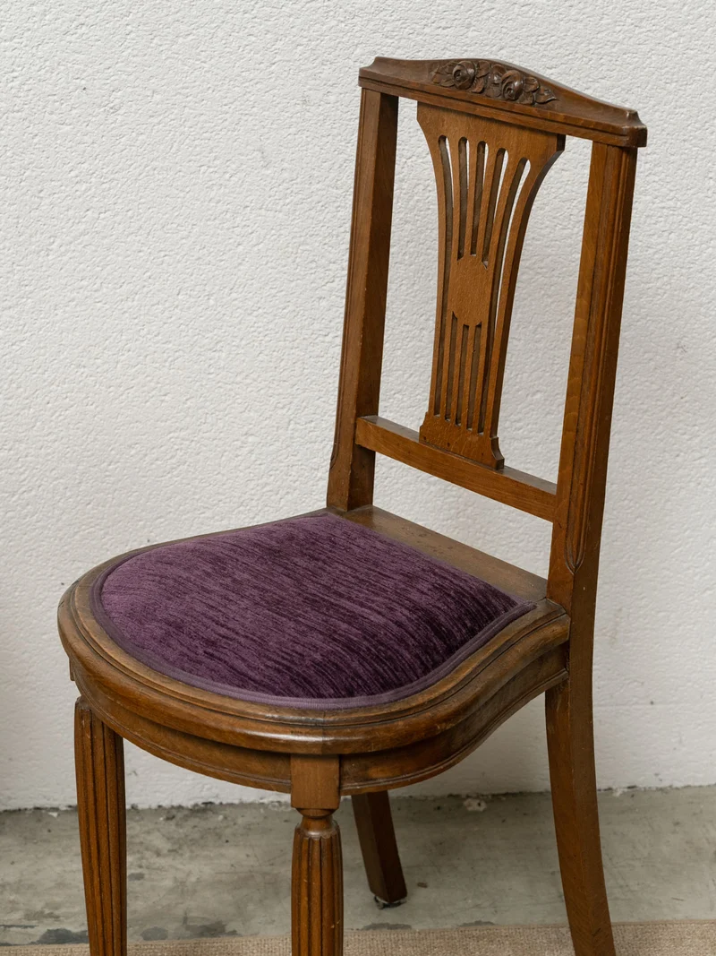 Claude, la paire de chaises en bois et velours N°1304