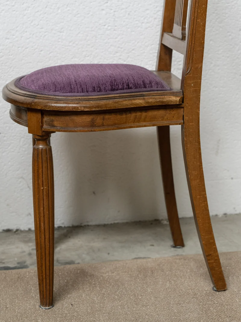 Claude, la paire de chaises en bois et velours N°1304