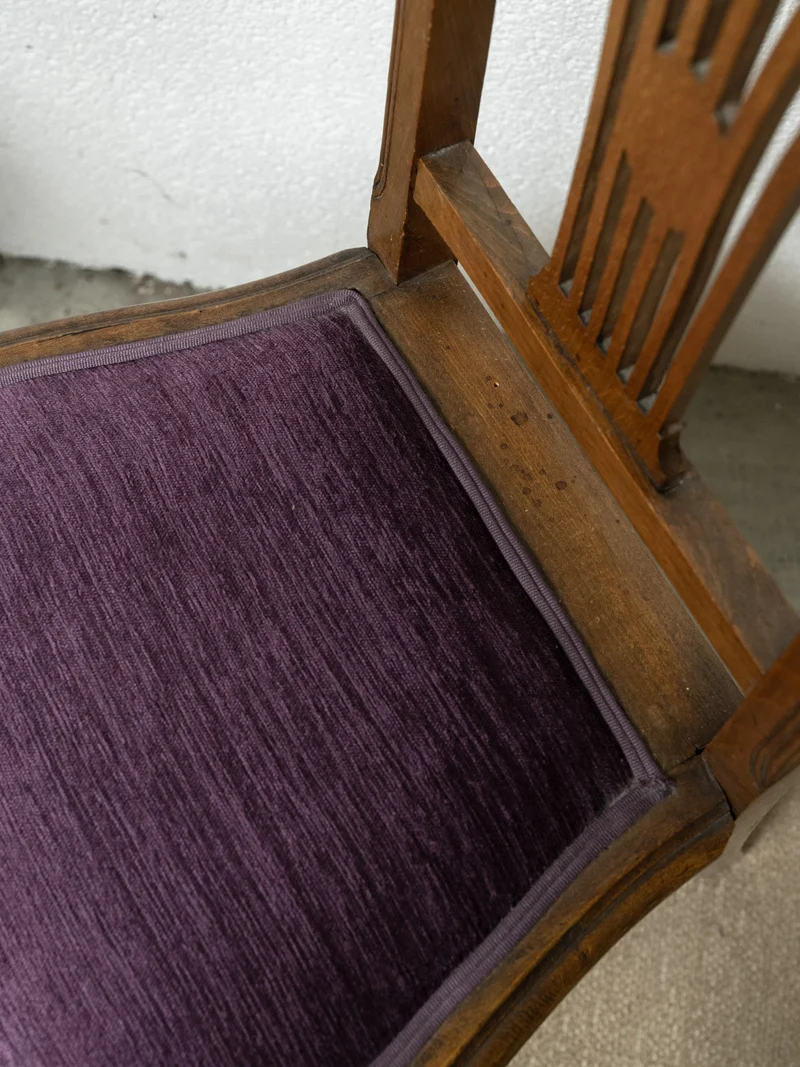 Claude, la paire de chaises en bois et velours N°1304