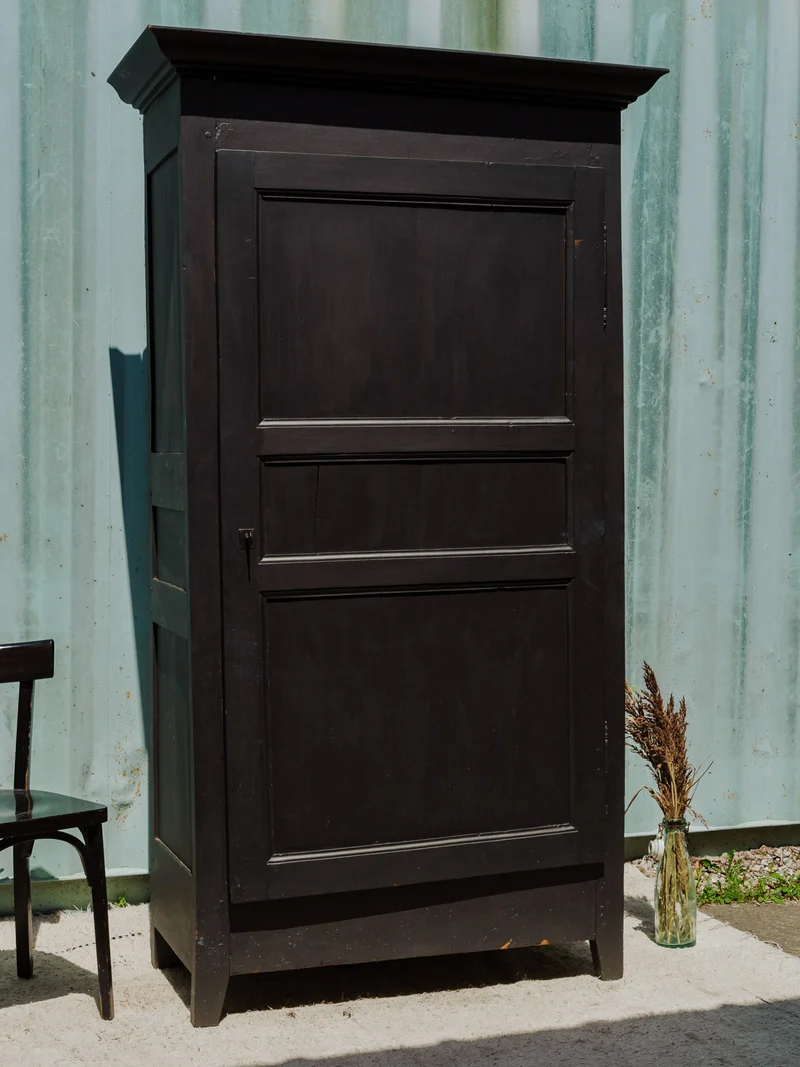 Blandine, la bonnetière en bois noir N°433