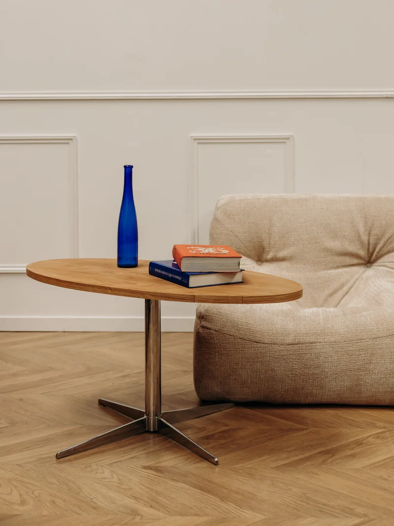 Donna, la table basse ovale au piétement métallique N°987