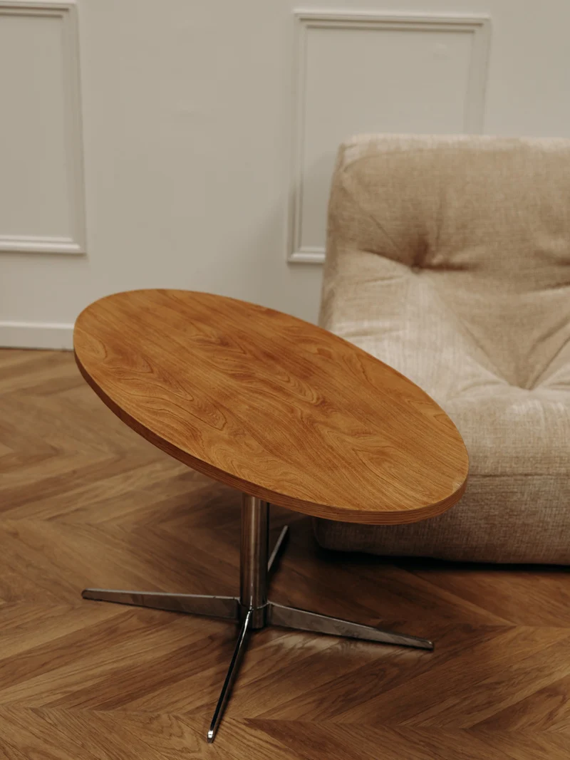 Donna, la table basse ovale au piétement métallique N°987