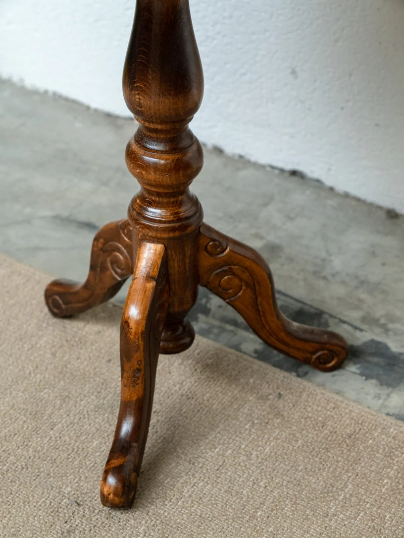 Alfred, le guéridon en bois N°206