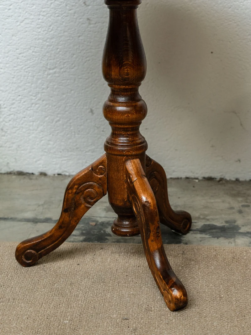 Alfred, le guéridon en bois N°206