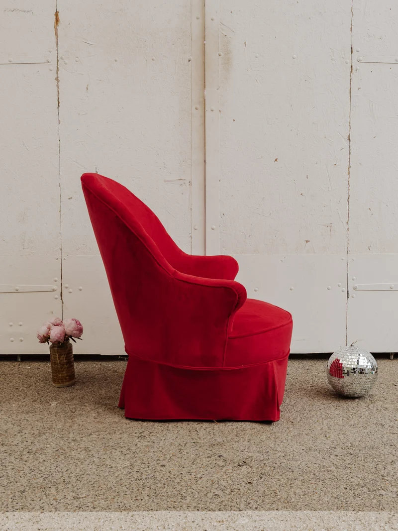 Ernest, le fauteuil en velours rouge N°994
