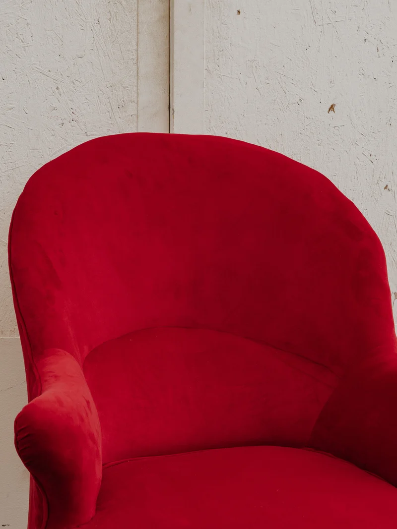 Ernest, le fauteuil en velours rouge N°994