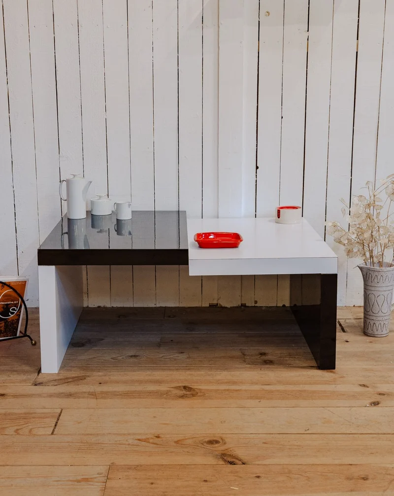 Donna, la table basse en bois noir et blanc N°983