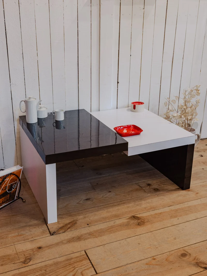 Donna, la table basse en bois noir et blanc N°983