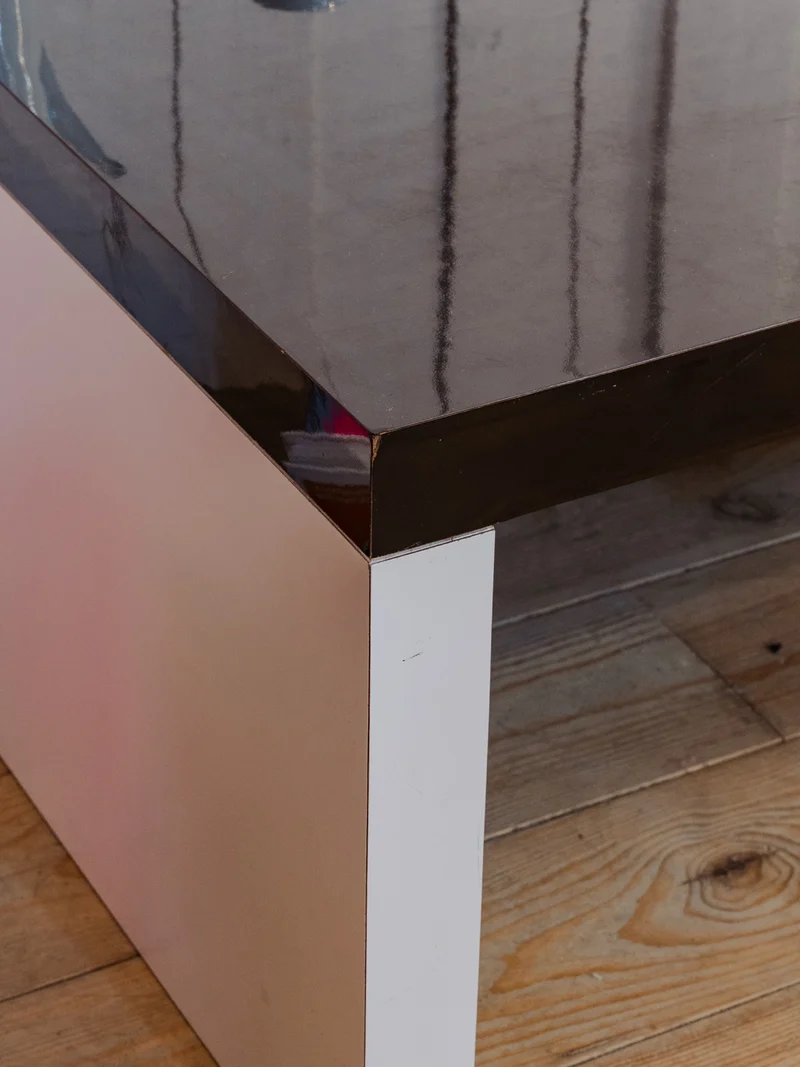 Donna, la table basse en bois noir et blanc N°983