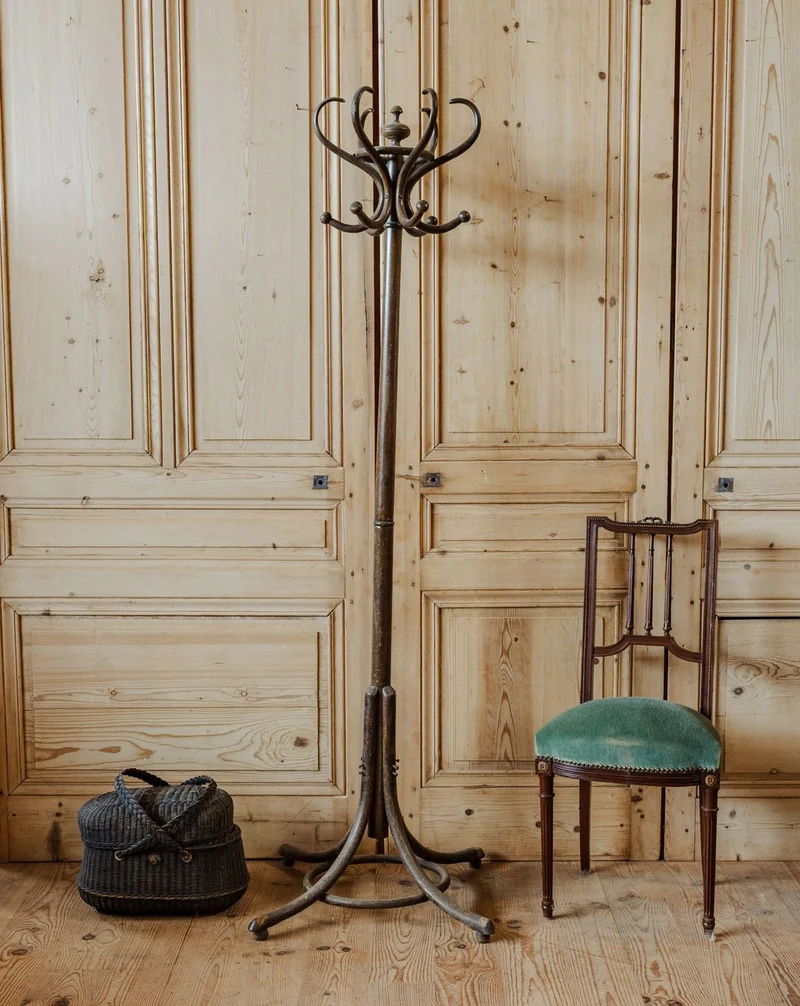 Max, le porte-manteau en bois N°337