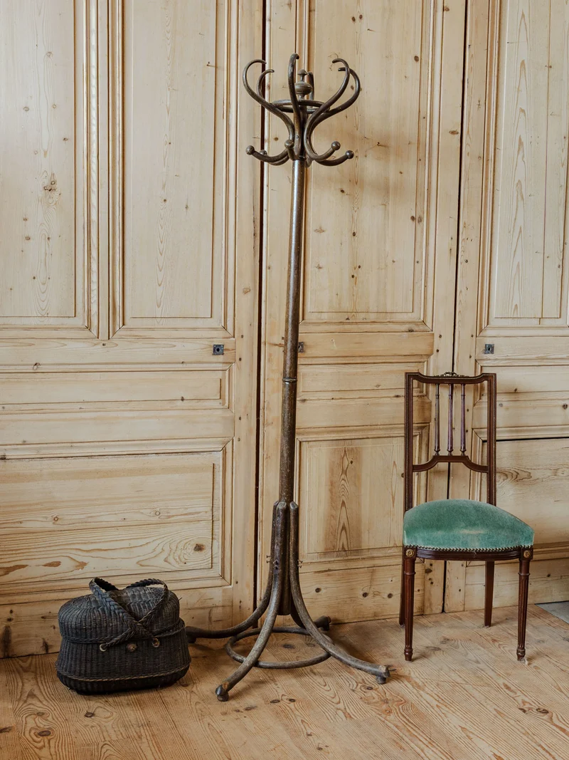 Max, le porte-manteau en bois N°337