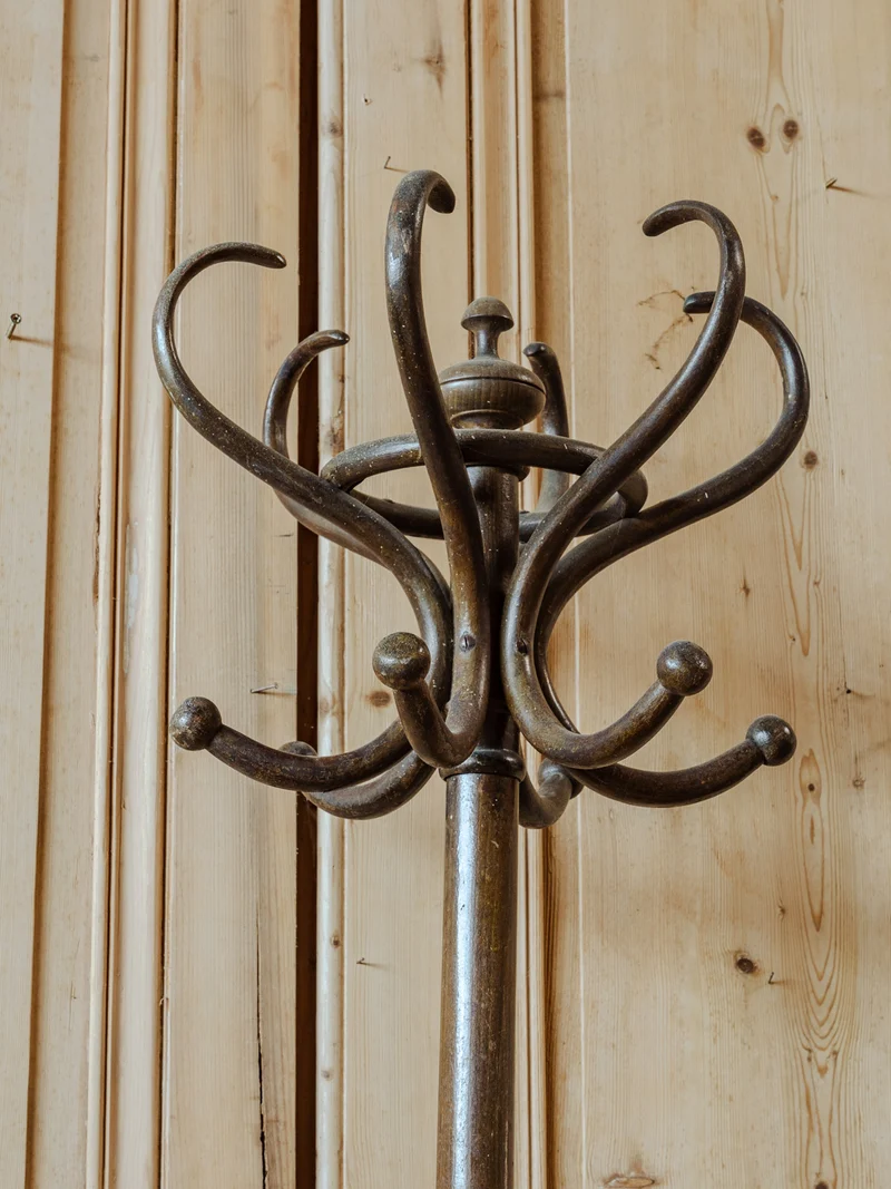 Max, le porte-manteau en bois N°337