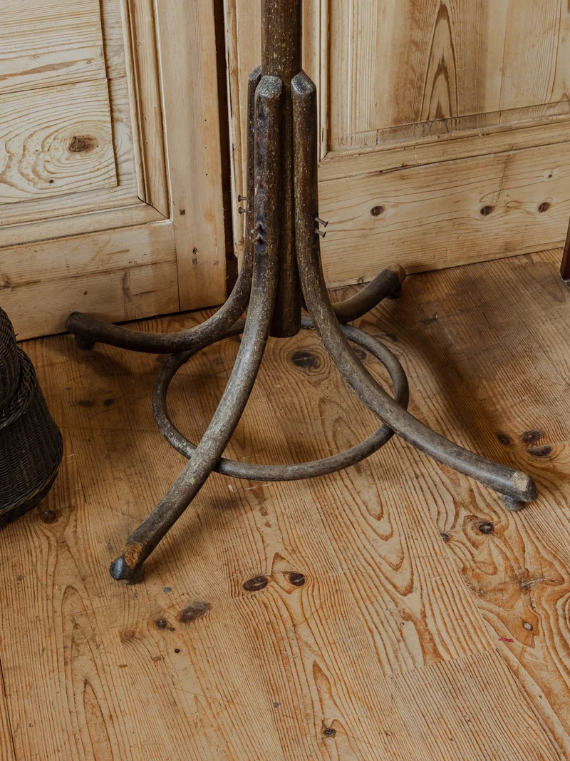 Max, le porte-manteau en bois N°337