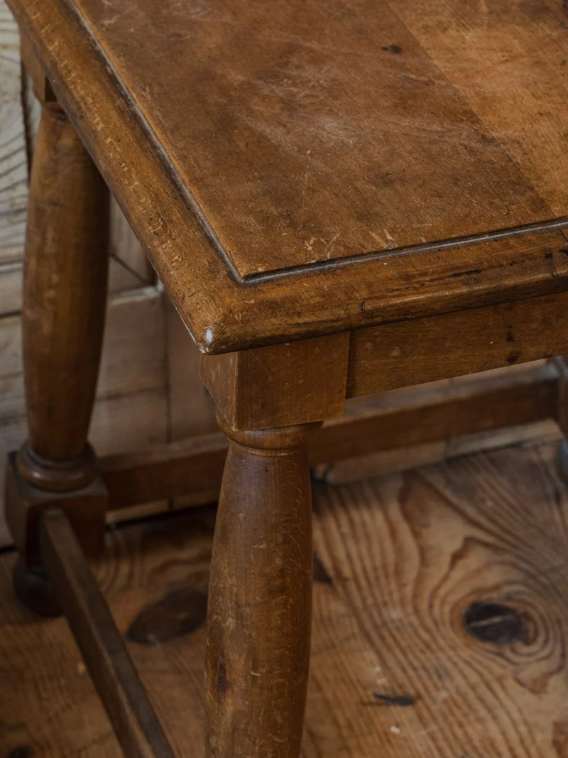 Regis, le tabouret en bois N°1365
