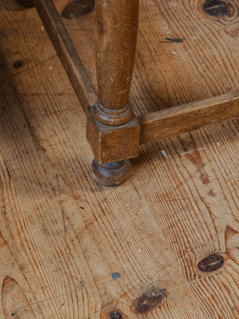 Regis, le tabouret en bois N°1365