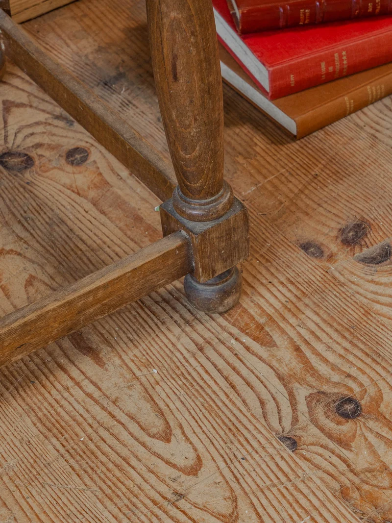 Regis, le tabouret en bois N°1365