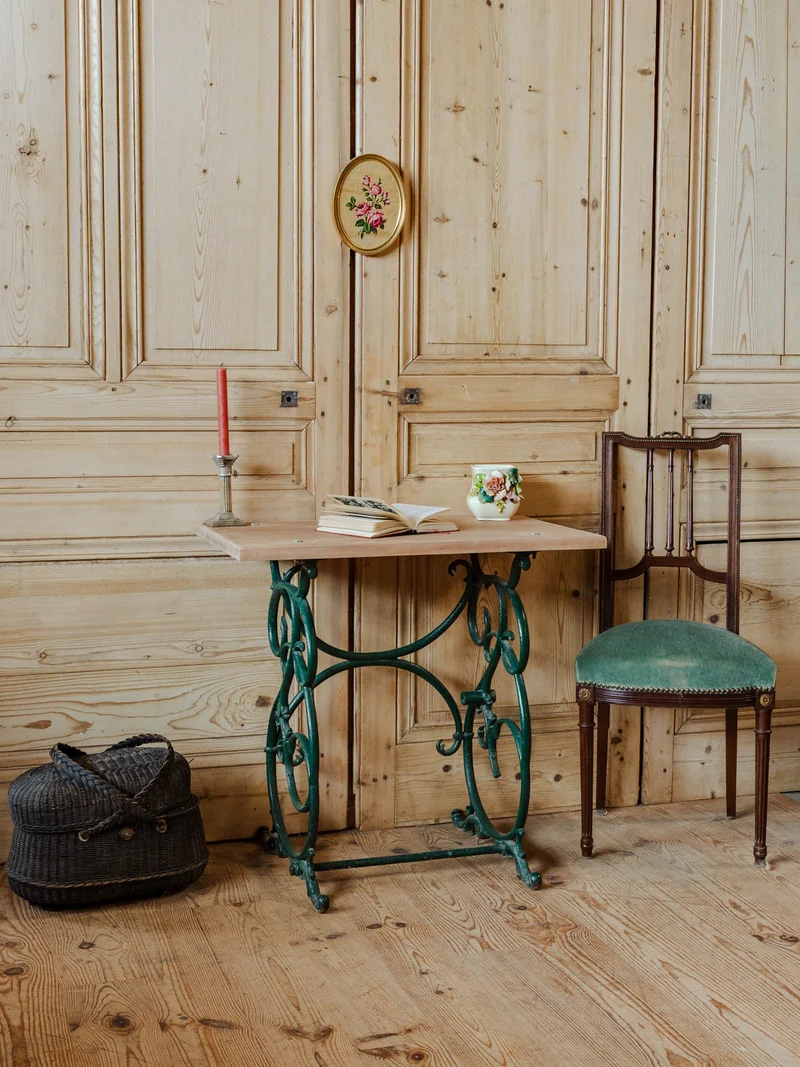 Francine, la table d'appoint en bois et fer vert N°945