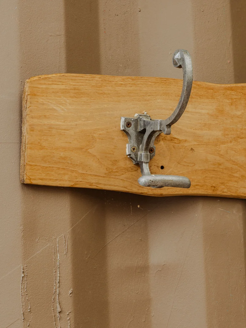 Max, le porte-manteau en bois N°307