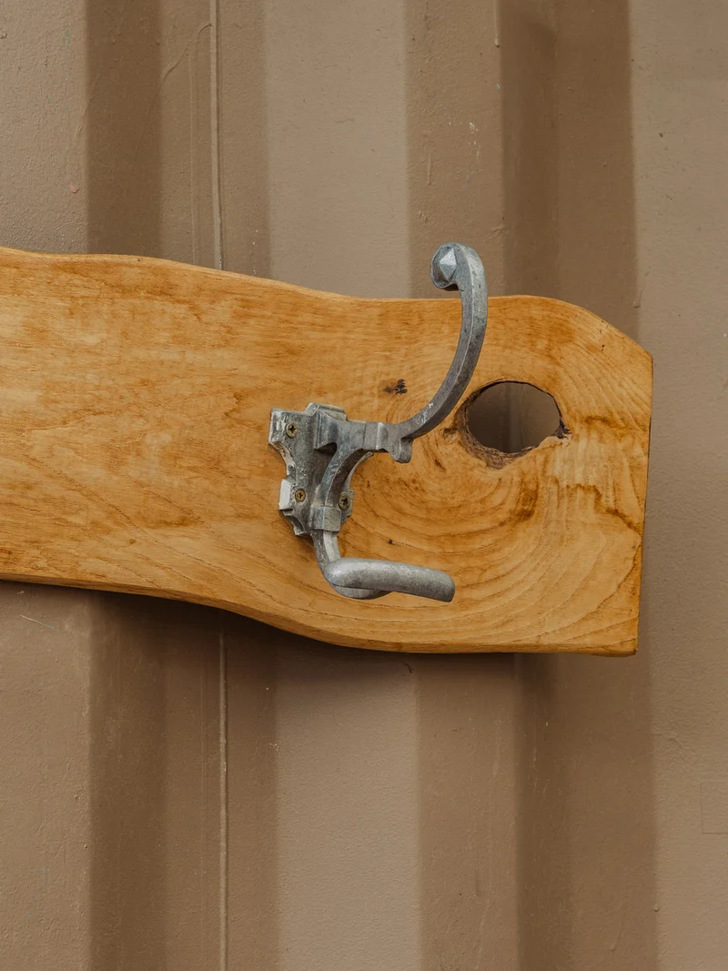 Max, le porte-manteau en bois N°307