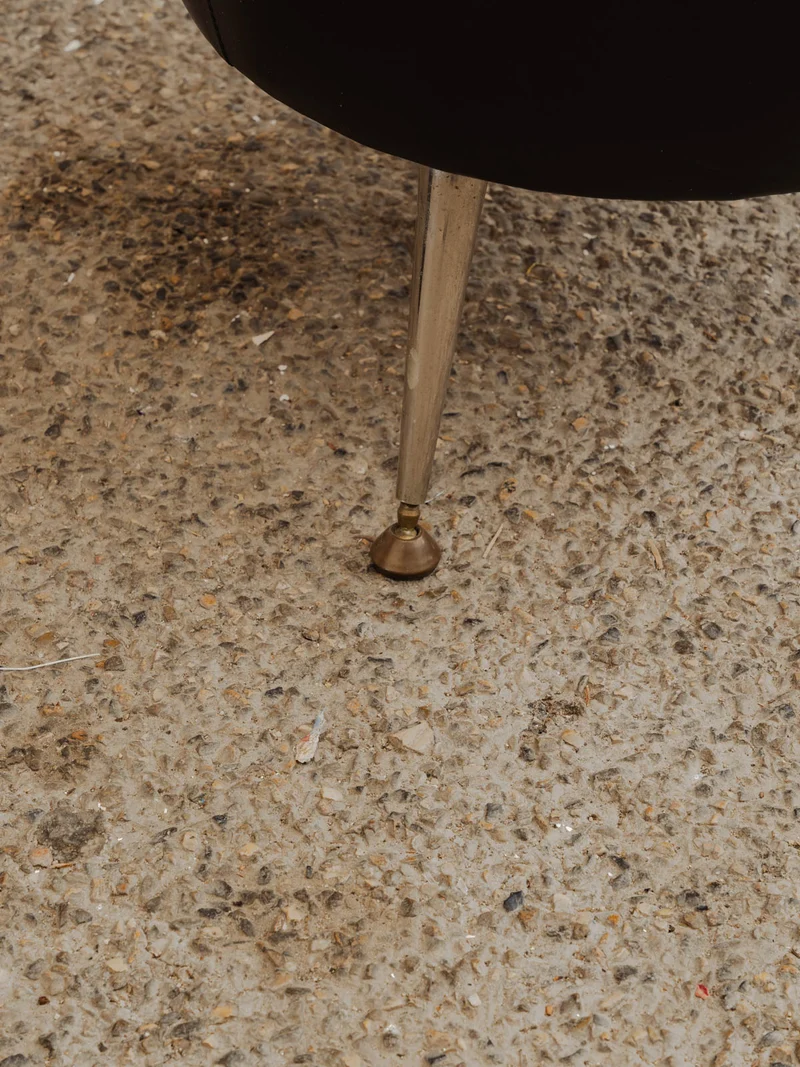 Axel, le tabouret coffre en fourrure orange et métal N°671