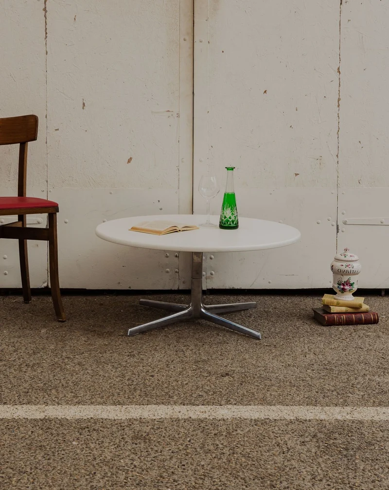 Donna, la table basse ronde blanche et chromée N°1010