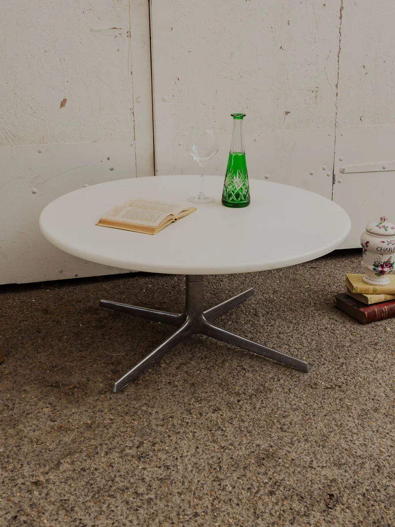 Donna, la table basse ronde blanche et chromée N°1010