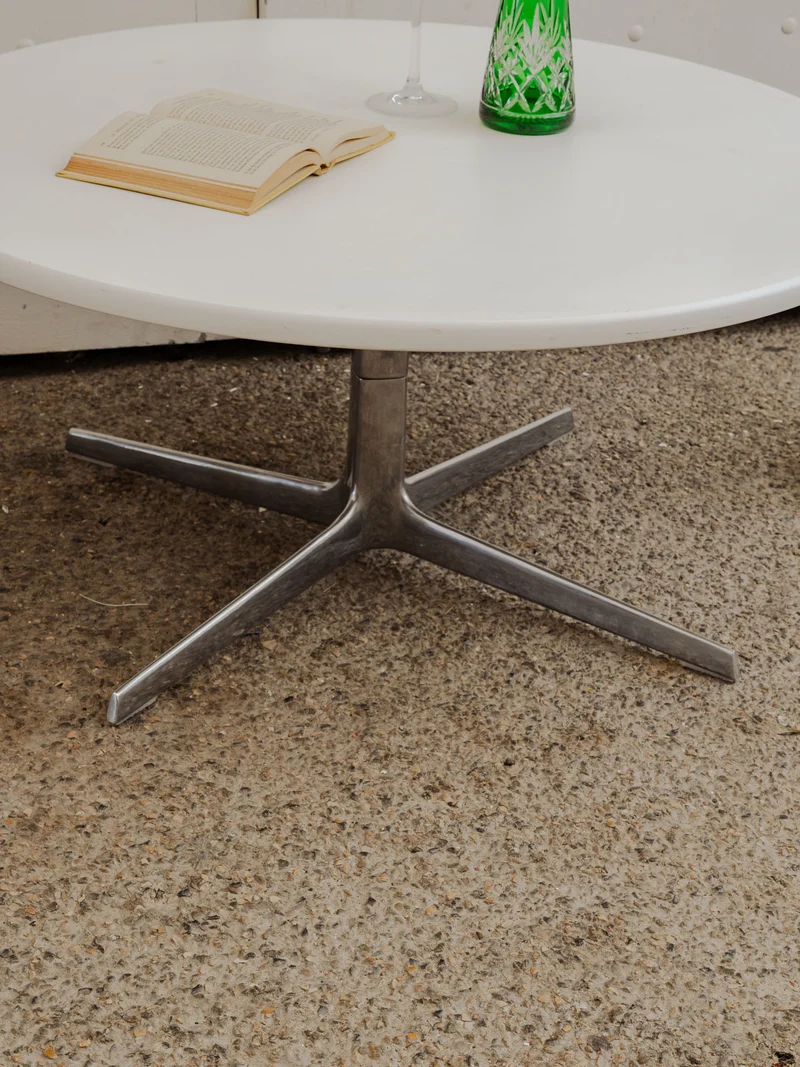 Donna, la table basse ronde blanche et chromée N°1010