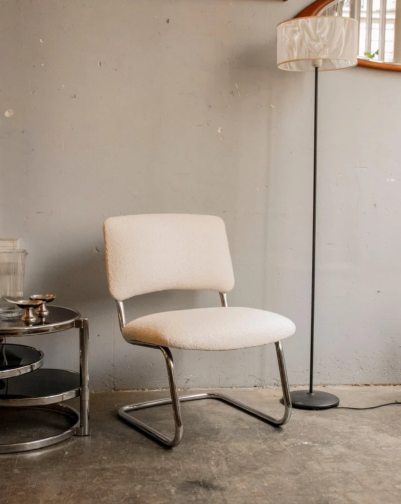 Jakob, le fauteuil restauré au tissu bouclette N°1266