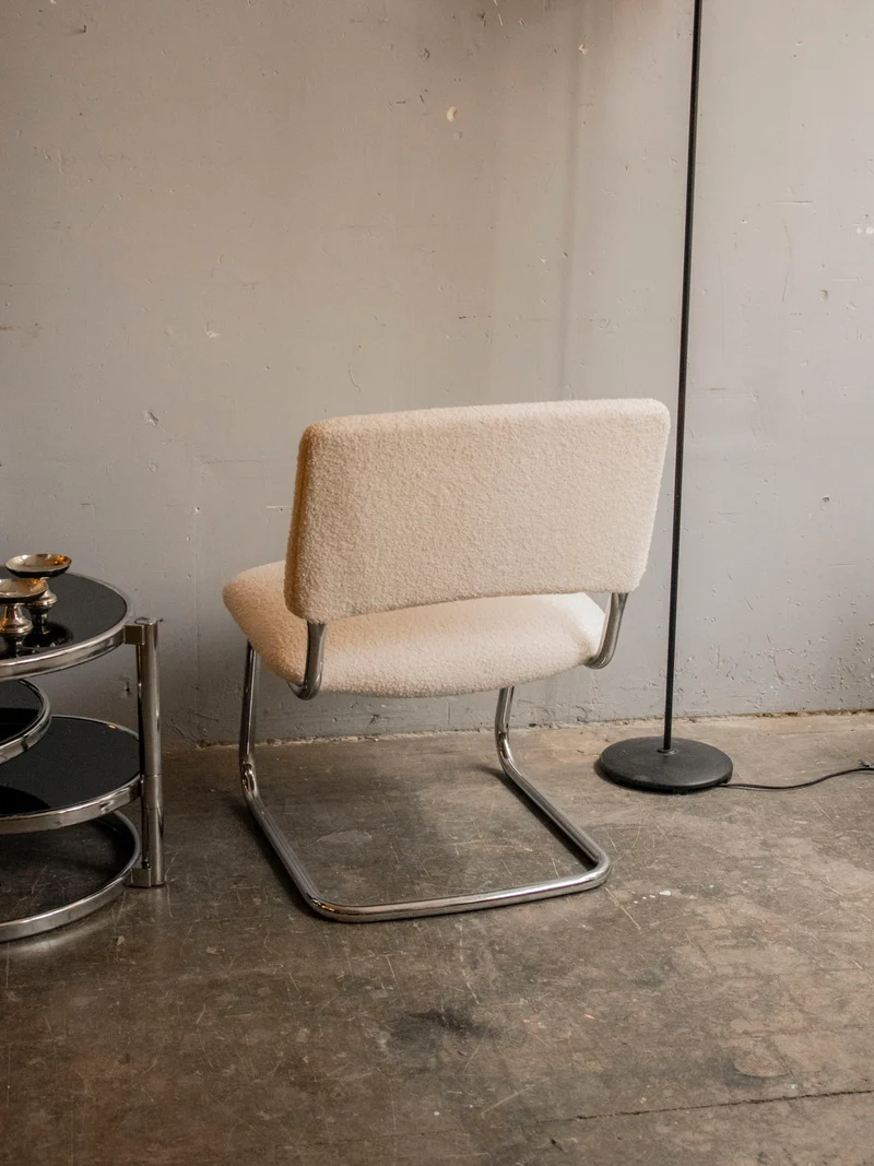 Jakob, le fauteuil restauré au tissu bouclette N°1266