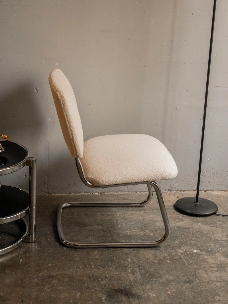 Jakob, le fauteuil restauré au tissu bouclette N°1266