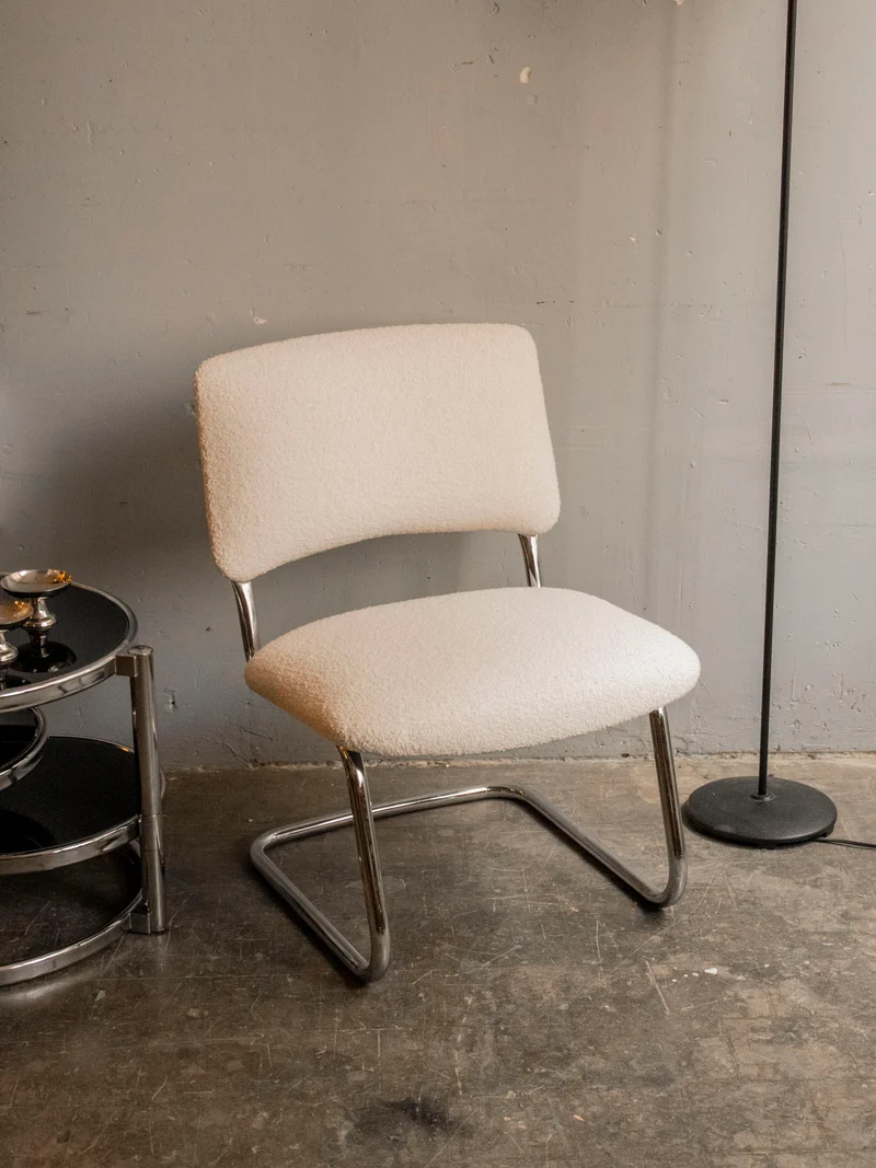 Jakob, le fauteuil restauré au tissu bouclette N°1266