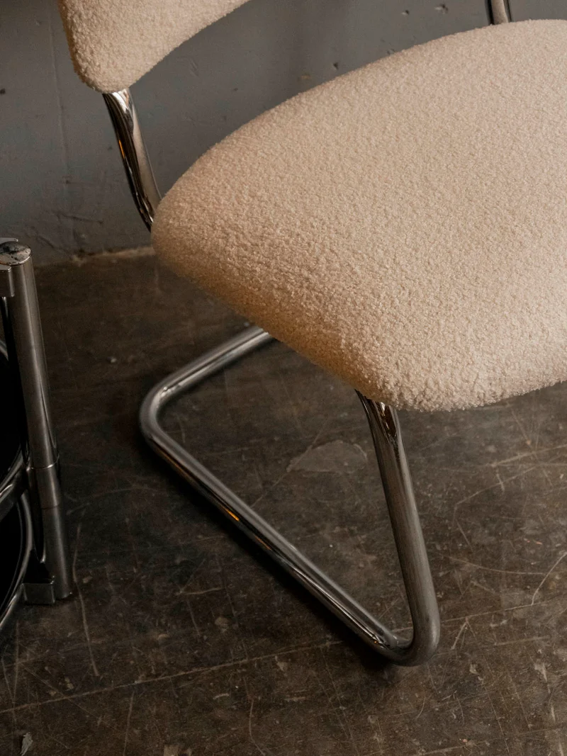 Jakob, le fauteuil restauré au tissu bouclette N°1266