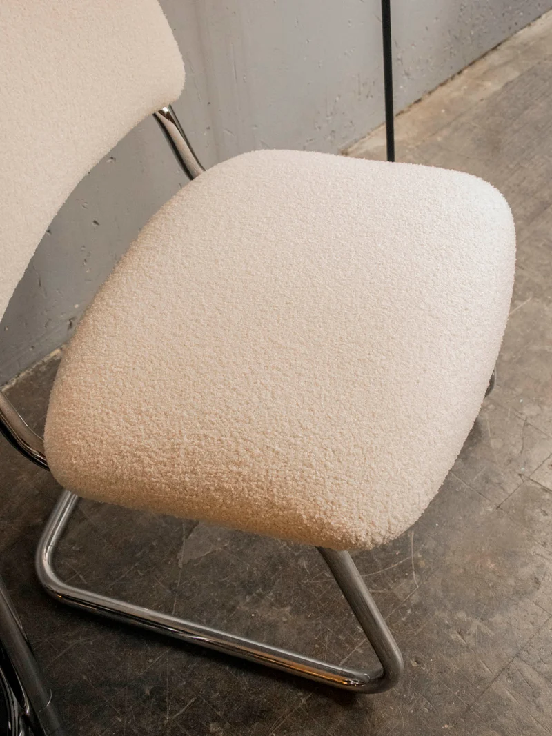 Jakob, le fauteuil restauré au tissu bouclette N°1266