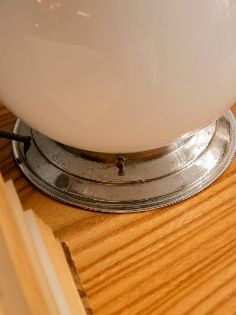 Julia, la lampe au globe lumineux en verre opaque N°912