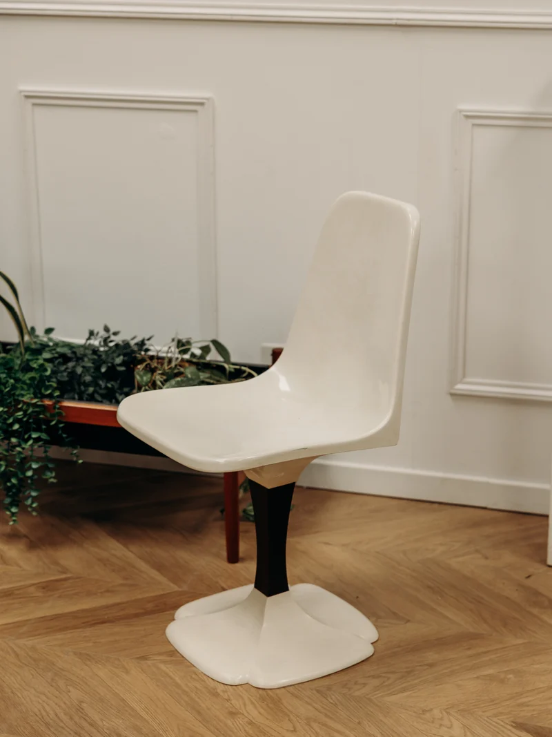 Alma, la chaise tulipe seventies N°1569