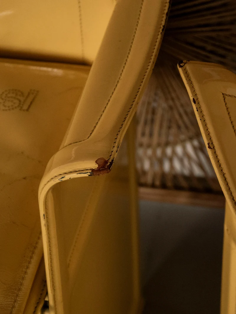 Jakob, la paire de fauteuils en cuir crème N°1241